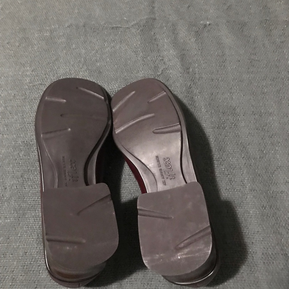 NWOT- ANN KLEIN MAROON RED SLIP ON SIZE 7.5 - Picture 3 of 5